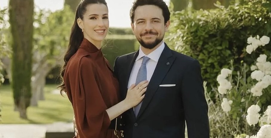 الأمير الحسين والأميرة رجوة يسرقان القلوب بصور جديدة