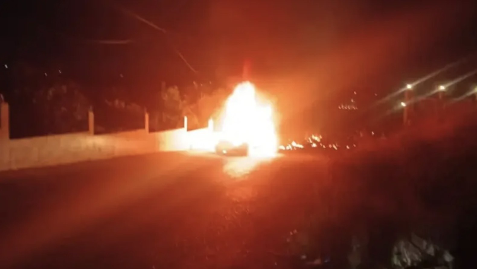 اسرائيل تغتال قياديا  في حزب الله وتفكك منشآته