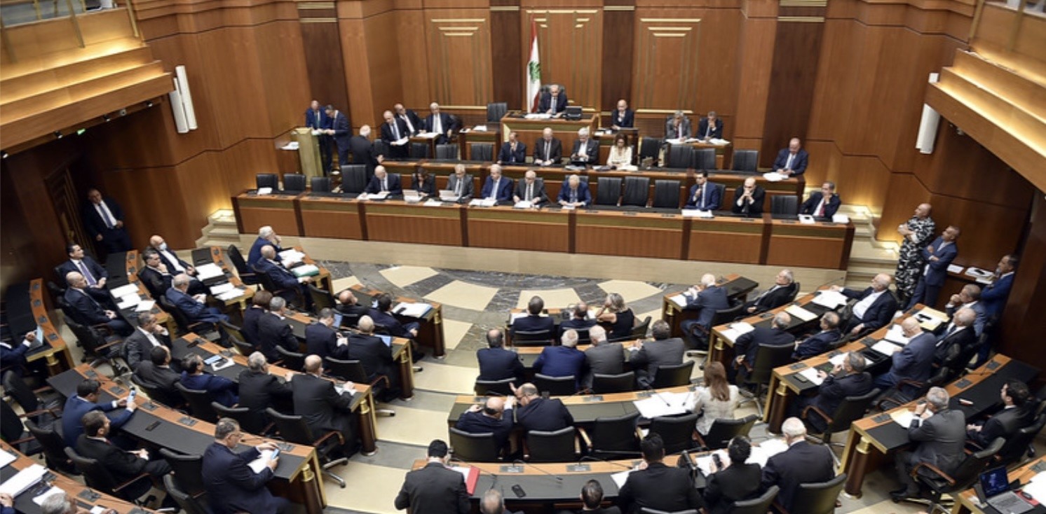 الجلسة التشريعية : إقرار قوانين