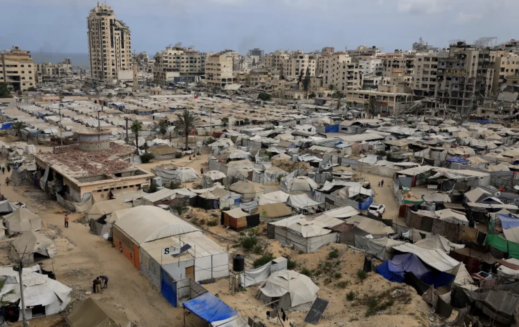 الجيش الإسرائيلي يستعد لنقل سكان غزة إلى جنوب القطاع