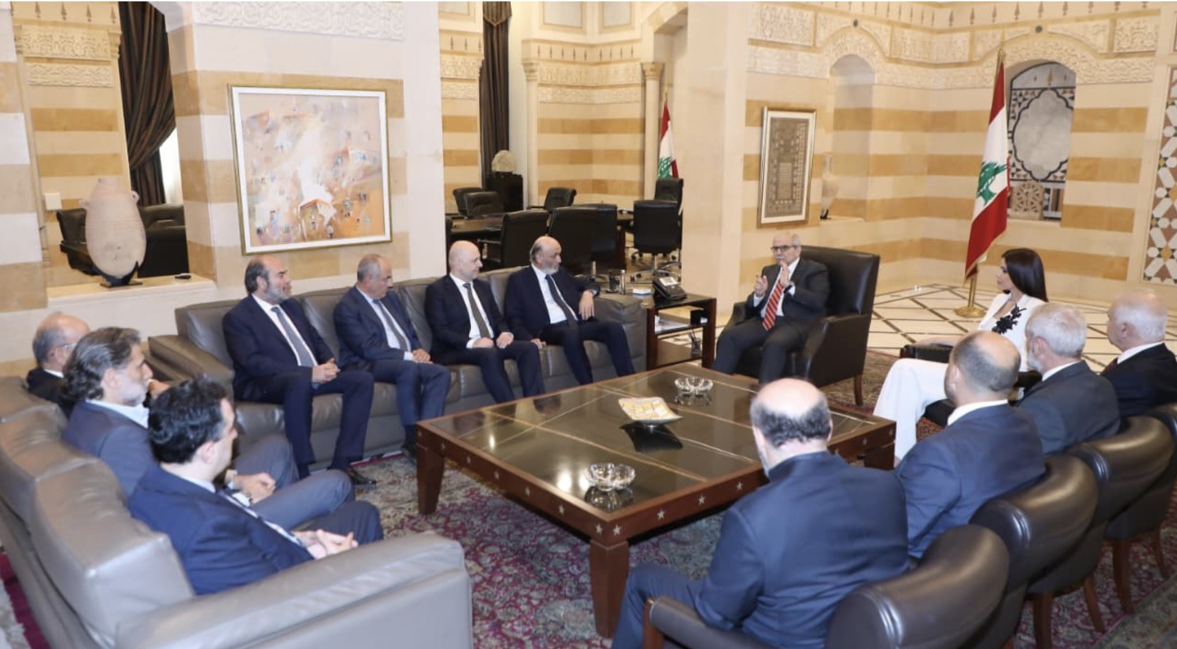جعجع يدعم رئيس الحكومة في خطواته