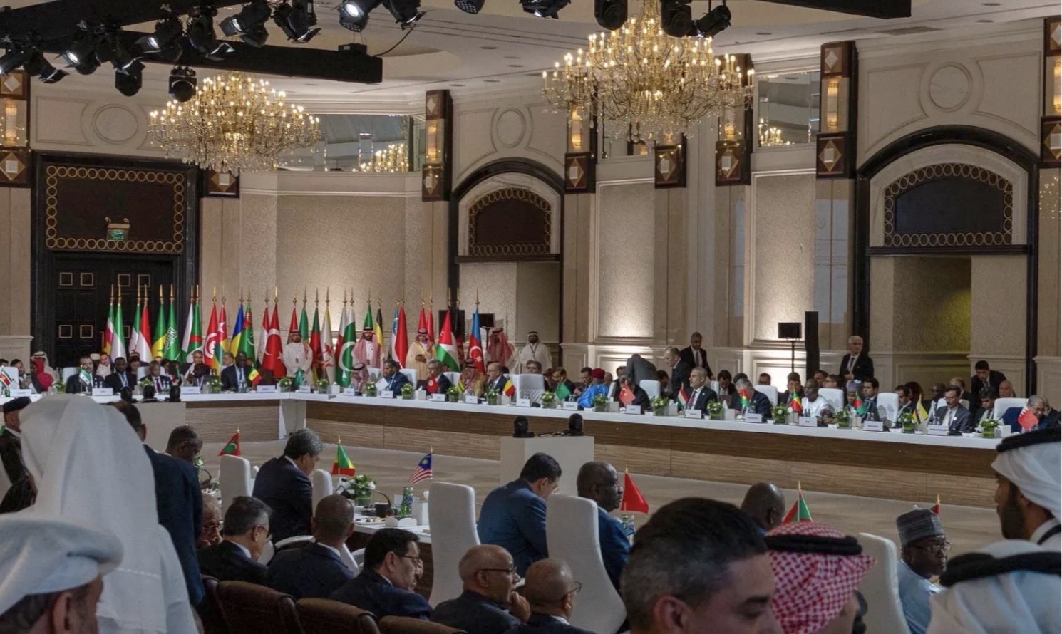 قمة الدوحة بين التضامن مع قطر والاستياء من العدوان الاسرائيل