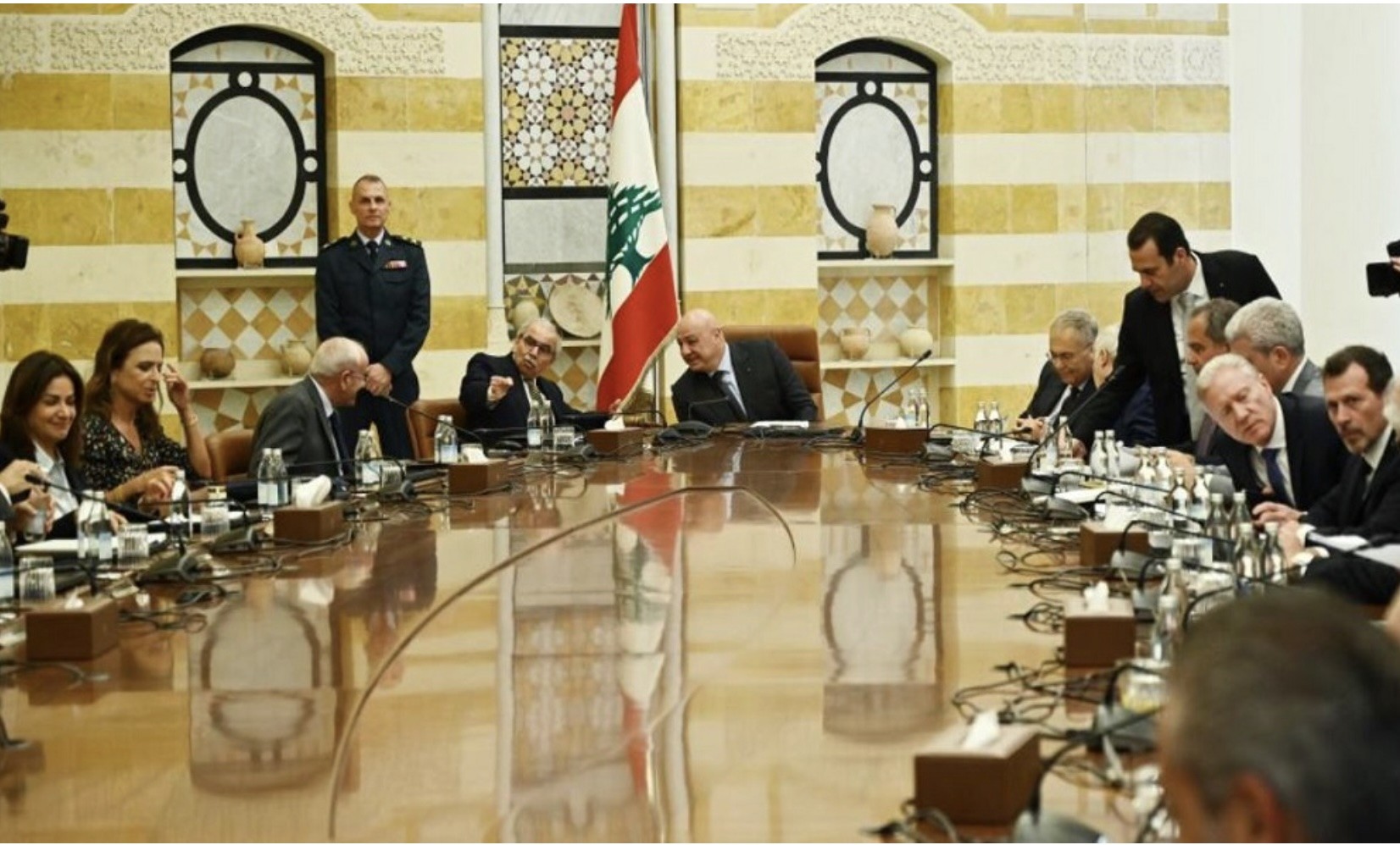 الرئيس عون يشيد بإنجازات الحكومة