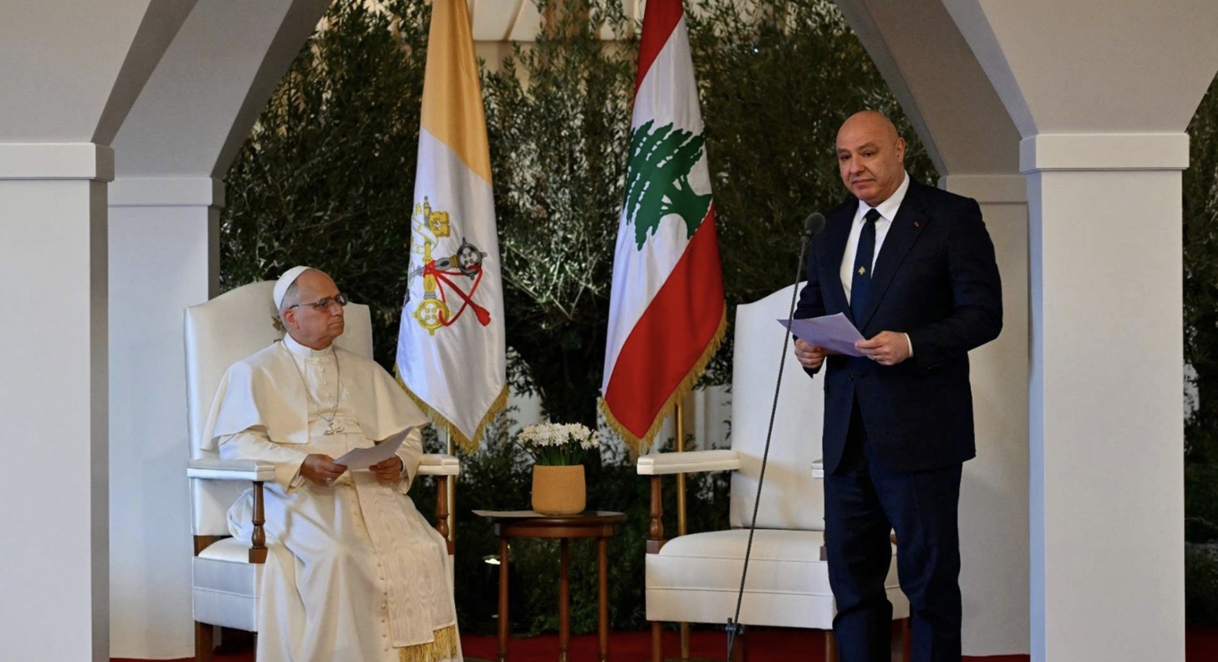 البابا في ختام زيارته:لا يظِنَّ أحد بعد الآن أنّ القتال المسلّحَ يَجلِبُ أَيَّةَ فائِدَة