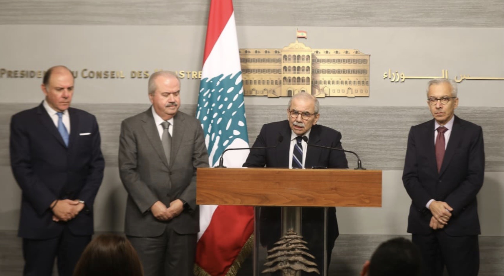 الفجوة المالية يتحملها المودعون