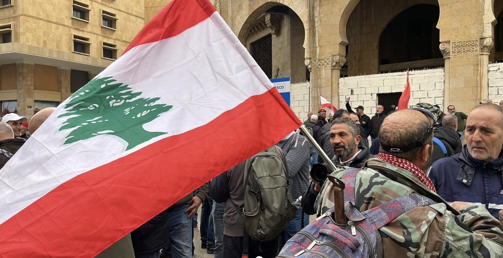 العسكريون المتقاعدون يحتجون