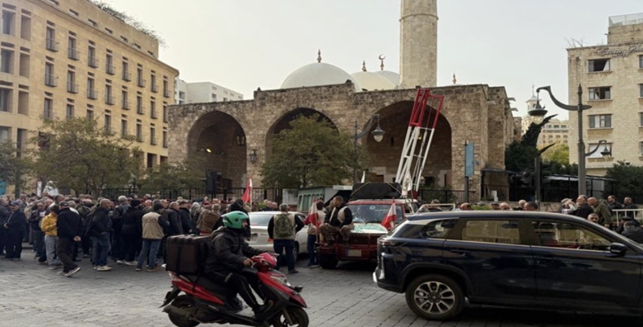 العسكريون المتقاعدون يحتجون