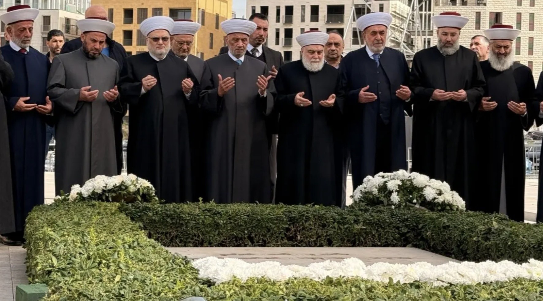 المفتي دريان عند ضريح الحريري
