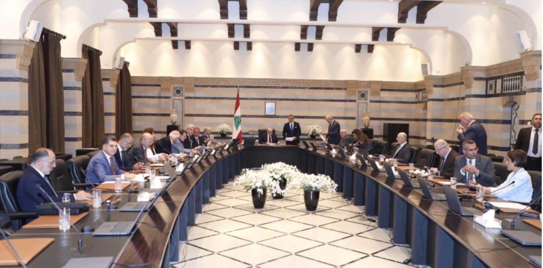 جلسة حكومية بعيدة عن المفاوضات