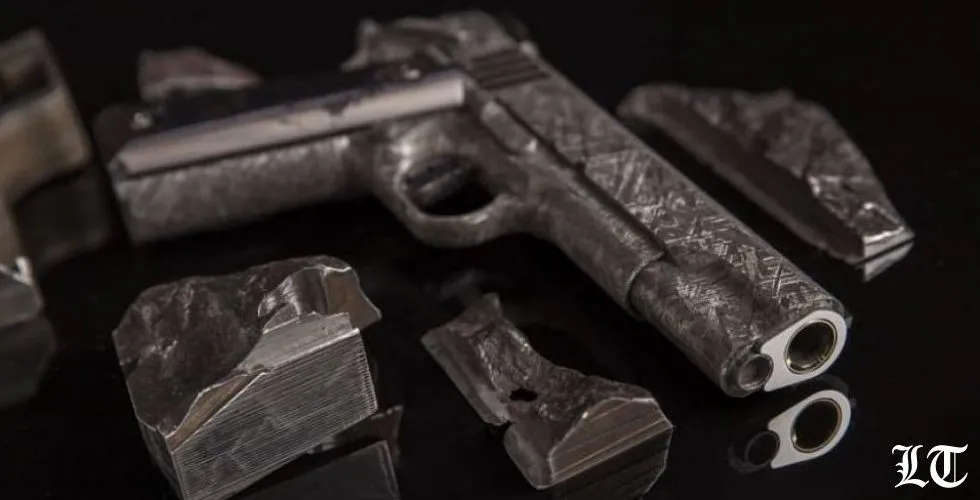 مسدسٌ من شظايا نيزك الأغلى سعرا في العالم
