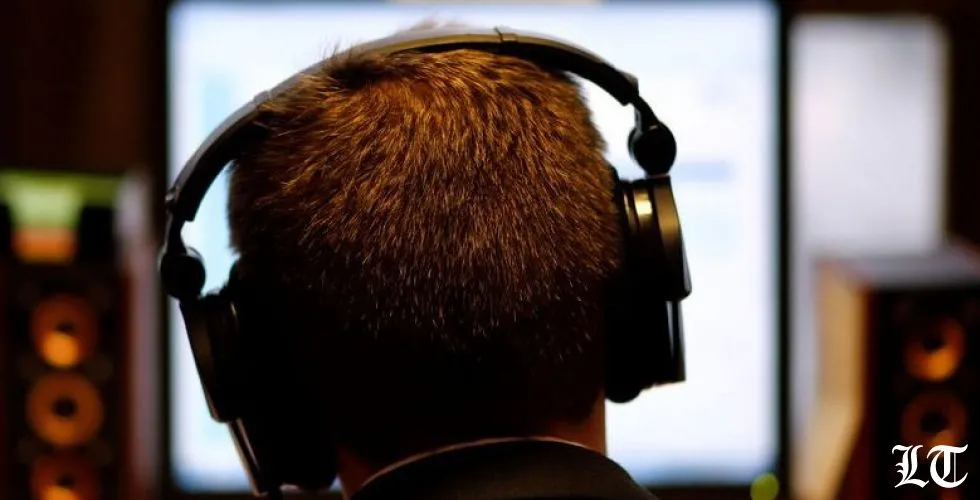 جيل الألفية يتلف سمعه بالاستماع للموسيقى الصاخبة