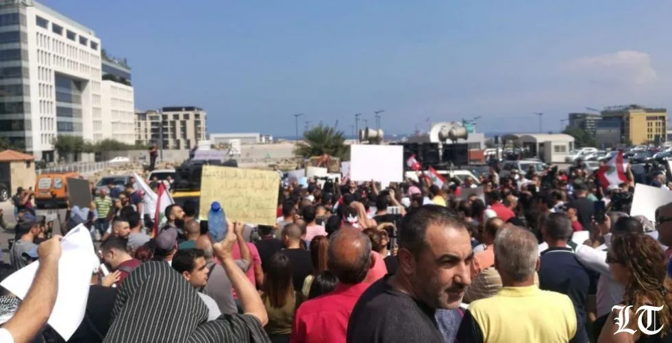 الأحد الغاضب: إقفال طرق ومحاولة اقتحام السراي ومجلس النواب