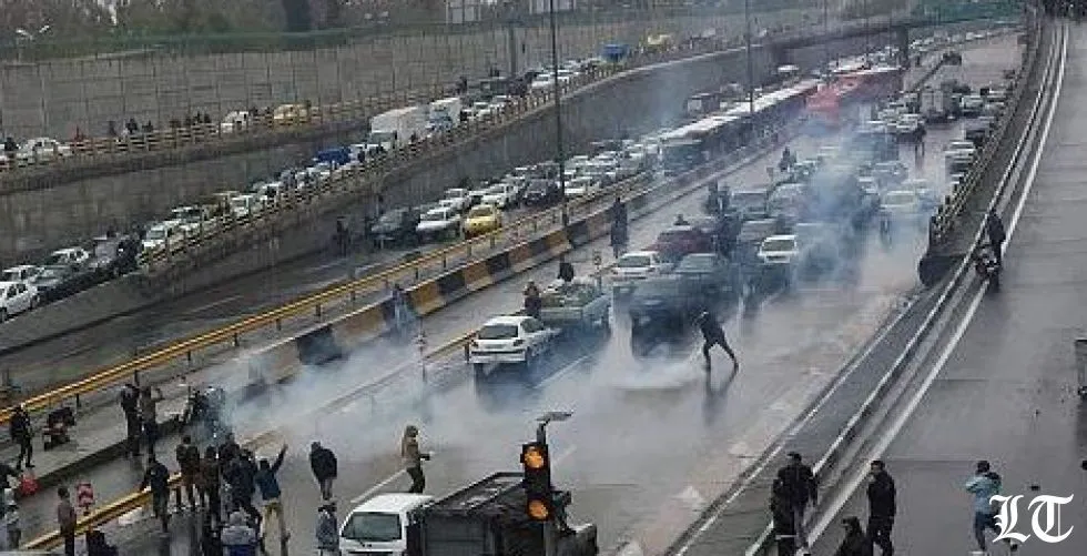 الاحتجاجاتُ المطلبية توحّد المتظاهرين في ايران والعراق ولبنان