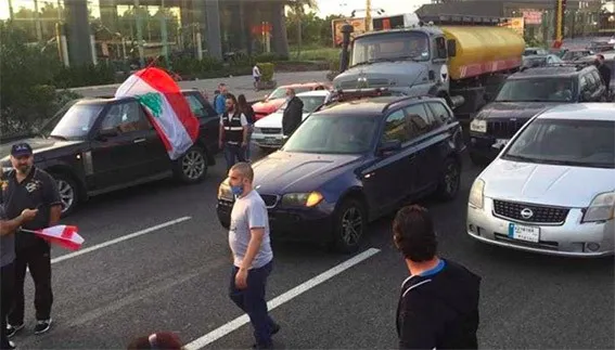 قطع طرقات في الكرنتينا وضبيه
