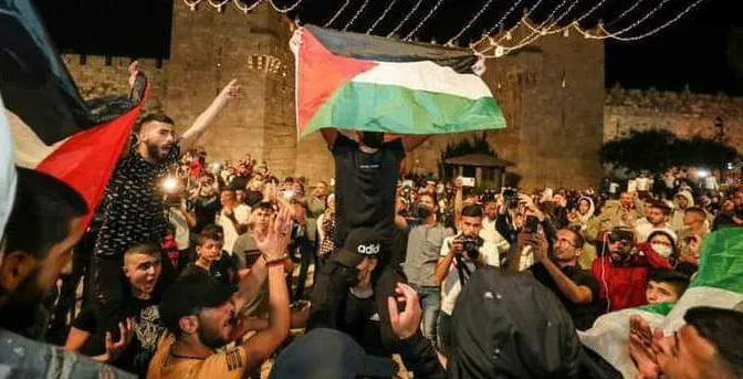 حماس تحتفل بانتصارها وردود فعل على الهدنة في غزة