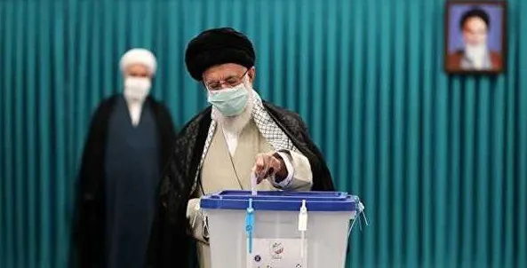 خامنئي: الشعب الإيراني يقرر مصير البلاد