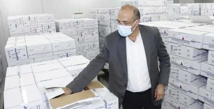 وزير الصحة يداهم مستودعات الادوية وحليب الاطفال