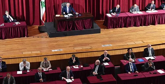 رويترز تركّز على انقطاع الكهرباء في الجلسة  النيابية