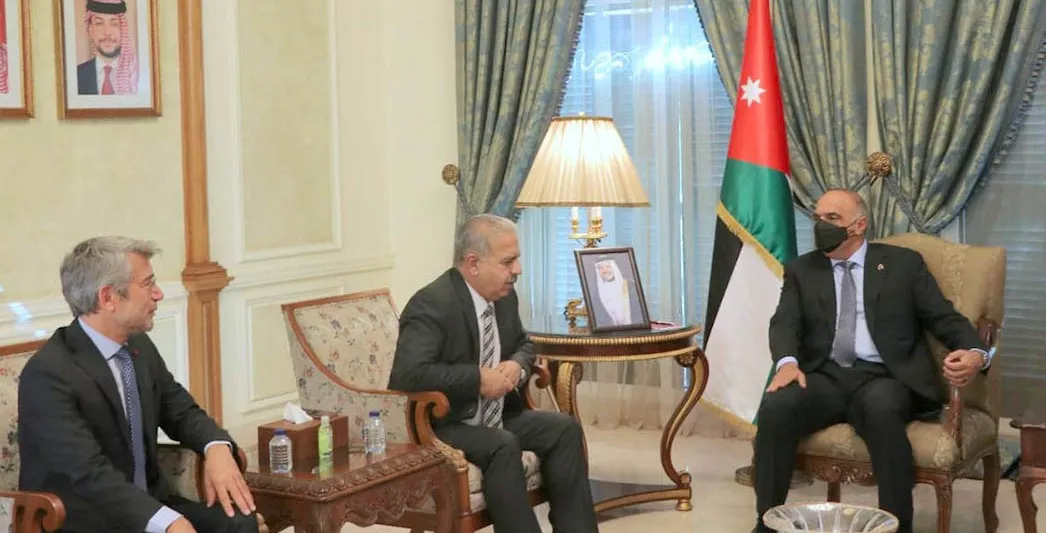 تسريع الخطوات لإيصال الغاز والكهرباء من مصر والاردن الى لبنان