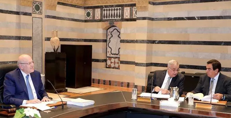 الحكومة ومصير العلاقات اللبنانية الخليجية بيد حزب الله والقرداحي