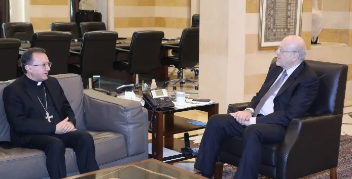 هل هناك مبادرة فاتيكانية لمساعدة فقراء الطوائف؟