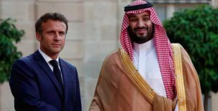 ماكرون وولي عهد السعودية: والنفط وإيران