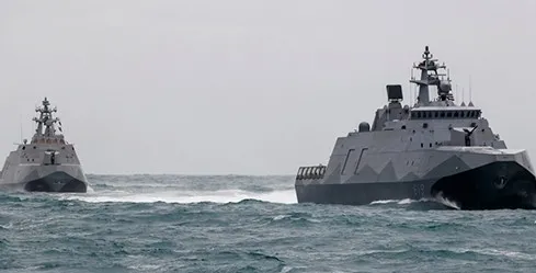 سفينتان حربيتان أمريكيتان تعبران مضيق تايوان