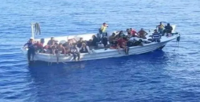 15 قتيلاً و8 ناجين بعد غرق زورق لبناني قبالة طرطوس