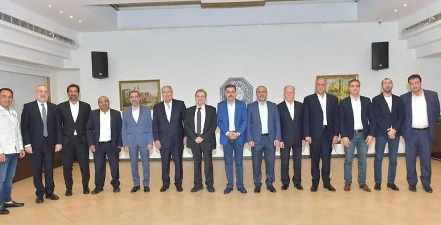 نوابٌ سنة: التمسك بالطائف