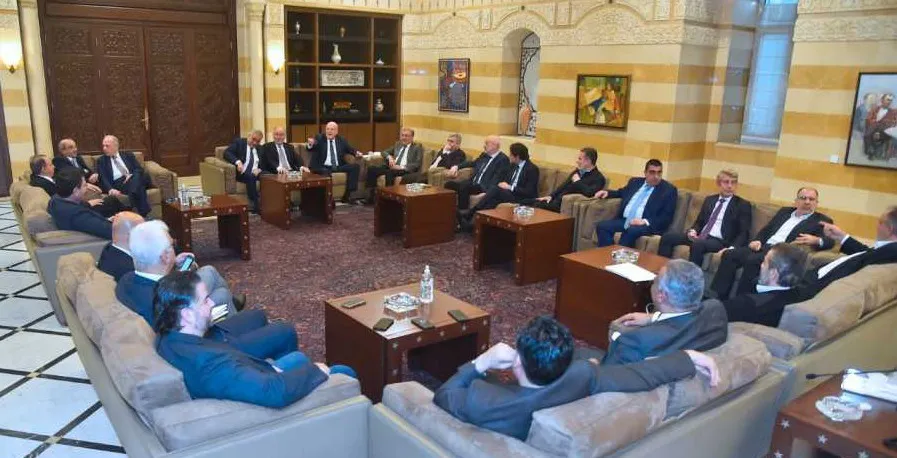 اجتماع وزاري تشاوري بعيدا عن العدسات