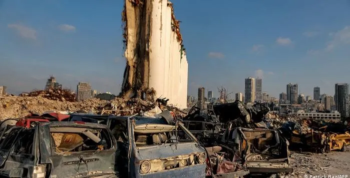 قاضيان فرنسيان مُنعا من الاطلاع على وثائق التحقيق في انفجار المرفأ