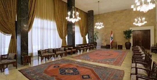 اجتماع باريس: مراوحة الخارج والداخل