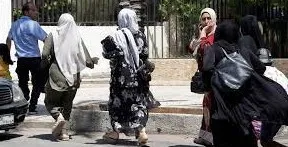نزوح 20 ألفا بسبب من مخيم عين الحلوة