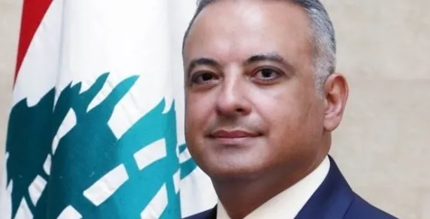 وزير الثقافة في دفاع عن النفس