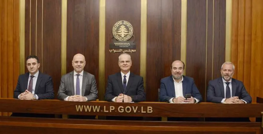 نواب الجمهورية القوية يقدمون إخبارين استنادا الى التدقيق في مصرف لبنان