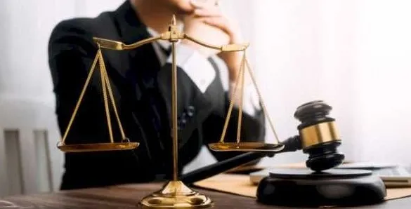 أكثر من مئة قاضٍ يعلنون التوقف القسري عن العمل