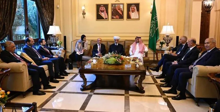 اجتماع نواب السنة مع لودريان عند السفير السعودي