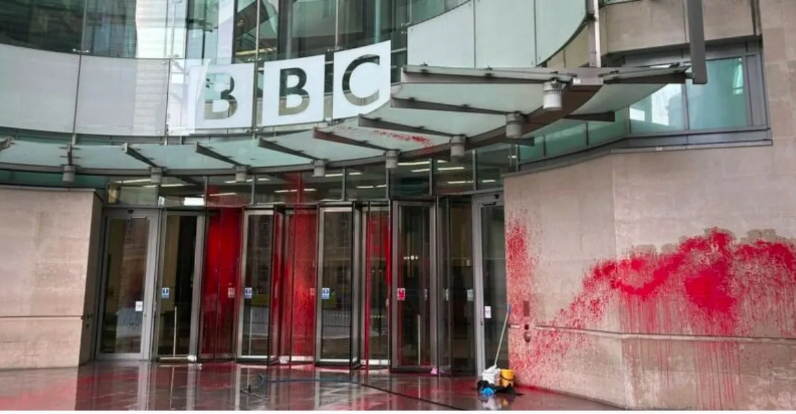 BBC تحقق مع 6 صحفيين مؤيدين للفلسطينيين في غزة