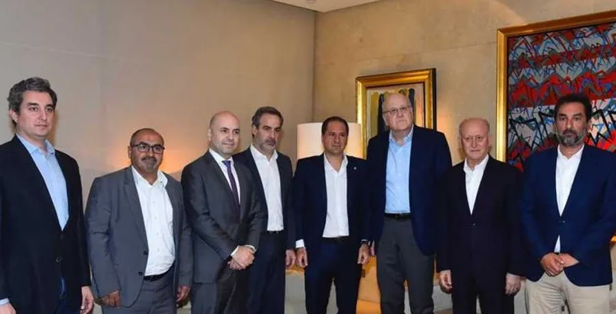 المعارضة تطالب بالتمديد لقائد الجيش