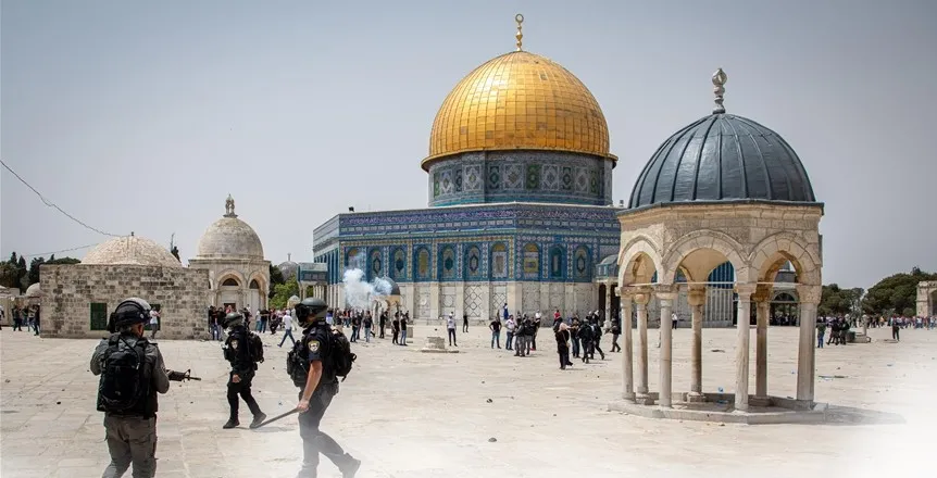 قيود اسرائيلية على العبادة في المسجد الأقصى