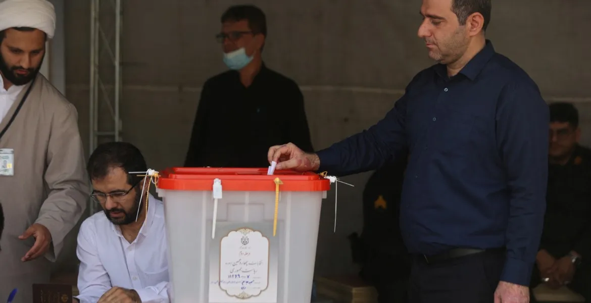 انتخابات ايران بين الاصلاحيين والمحافظين