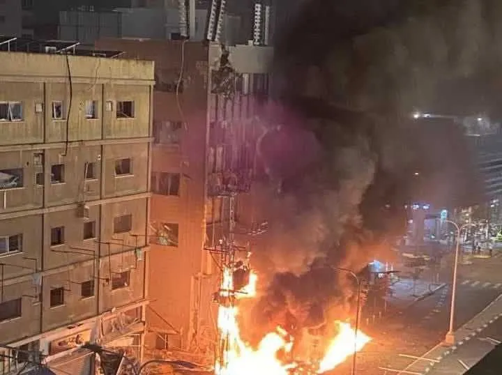حرائق في تل ابيب من صاروخ انطلق من لبنان