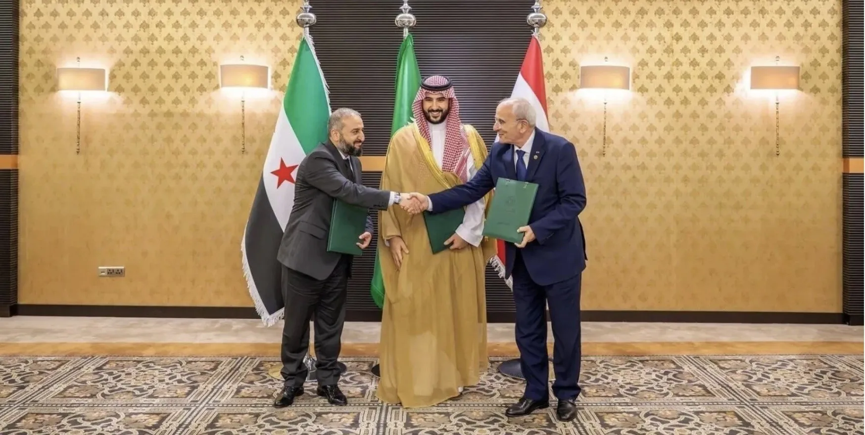 وزيرا دفاع سوريا ولبنان يوقعان اتفاقا لترسيم الحدود