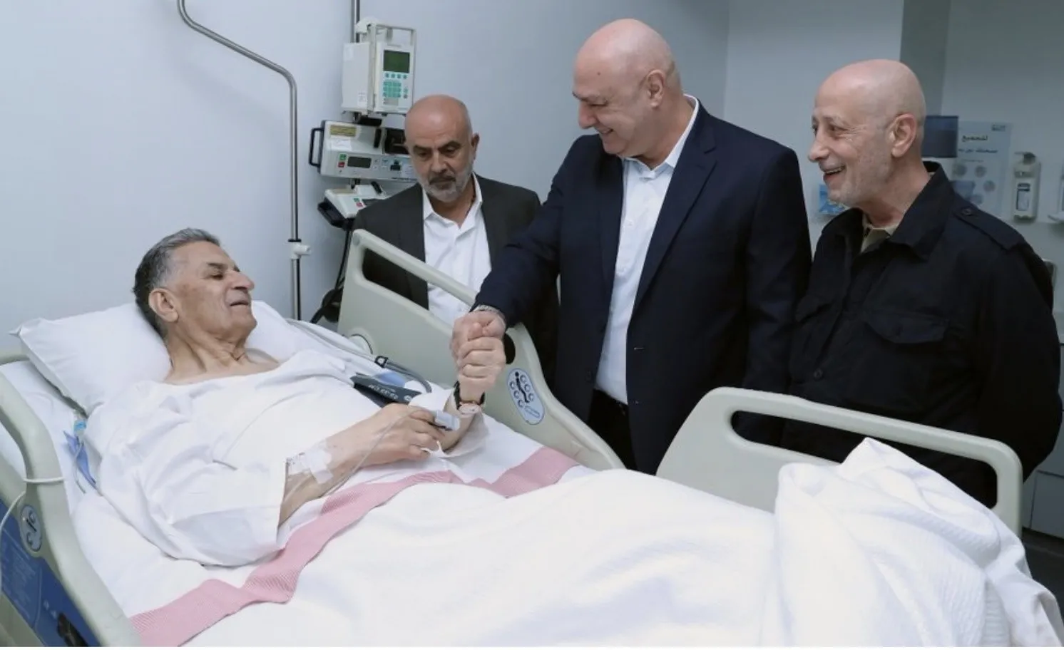 رئيس الجمهورية يطمئن على صحة البطريرك