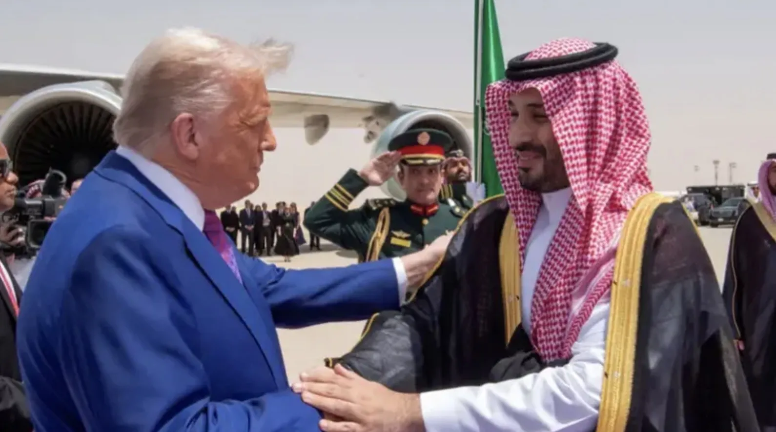 نتائج القمة الاميركية السعودية: رفع الحظر عن سوريا واتفاقات بالمليارات