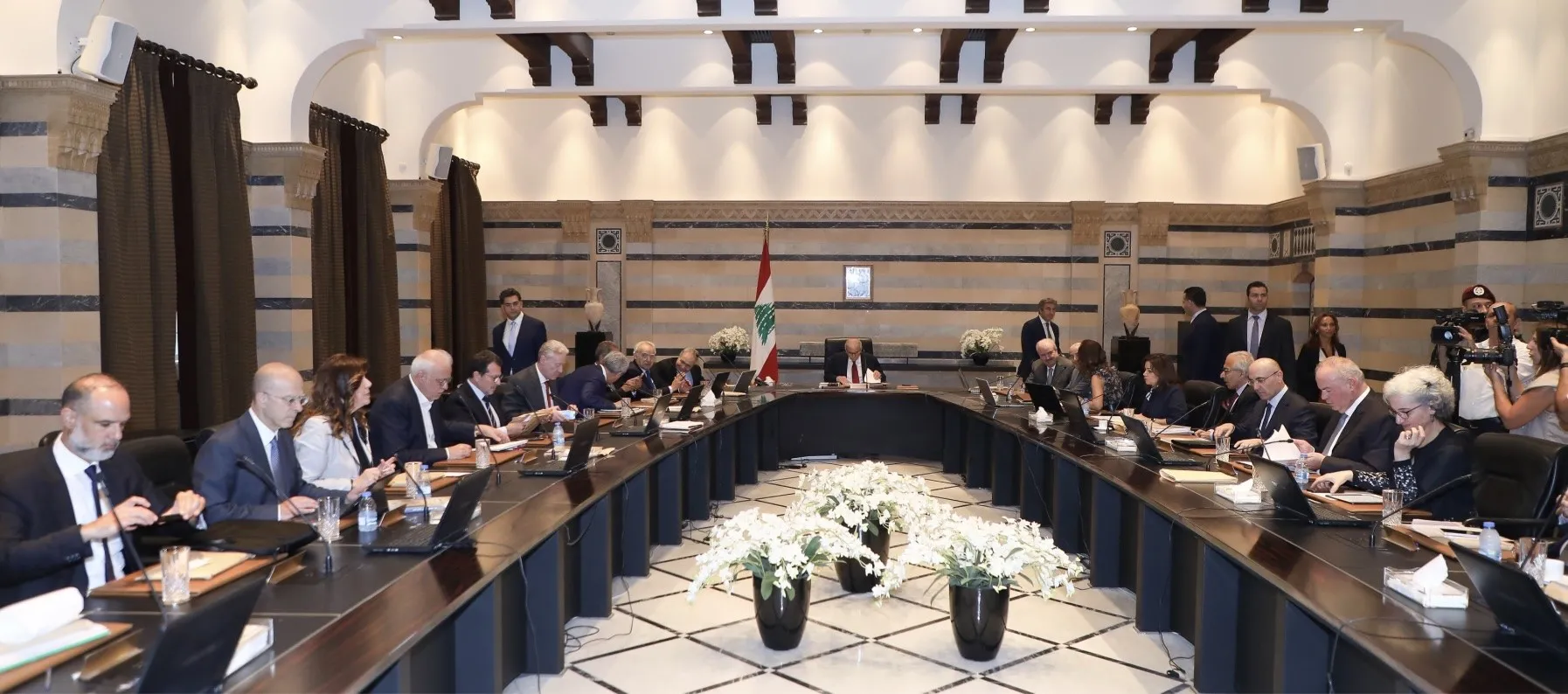 مجلس الوزراء: التقدم نحو مطار القليعات