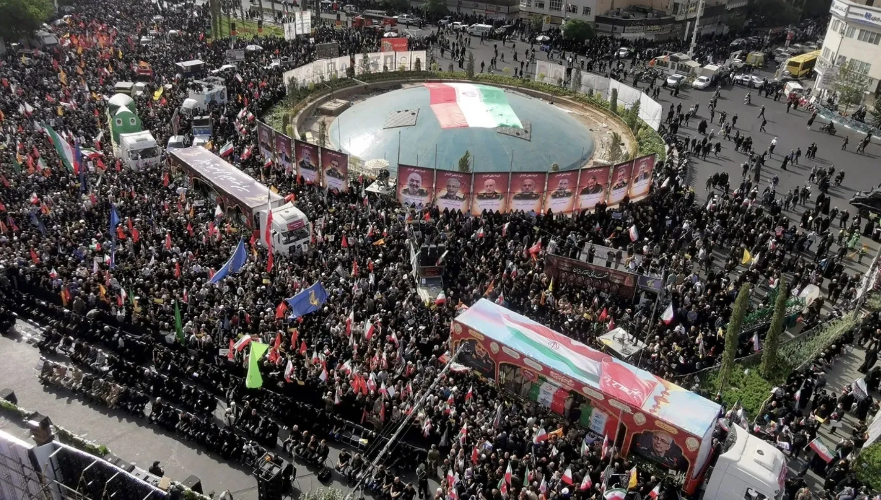 ايران تودع قادة عسكريين ونوييين بضربات اسرائيلية