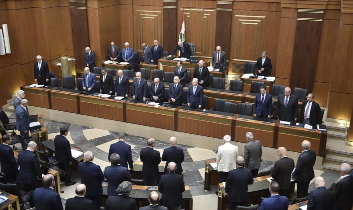 بري لعقيص: ما تهددوني.. ونواب القوات ينسحبون