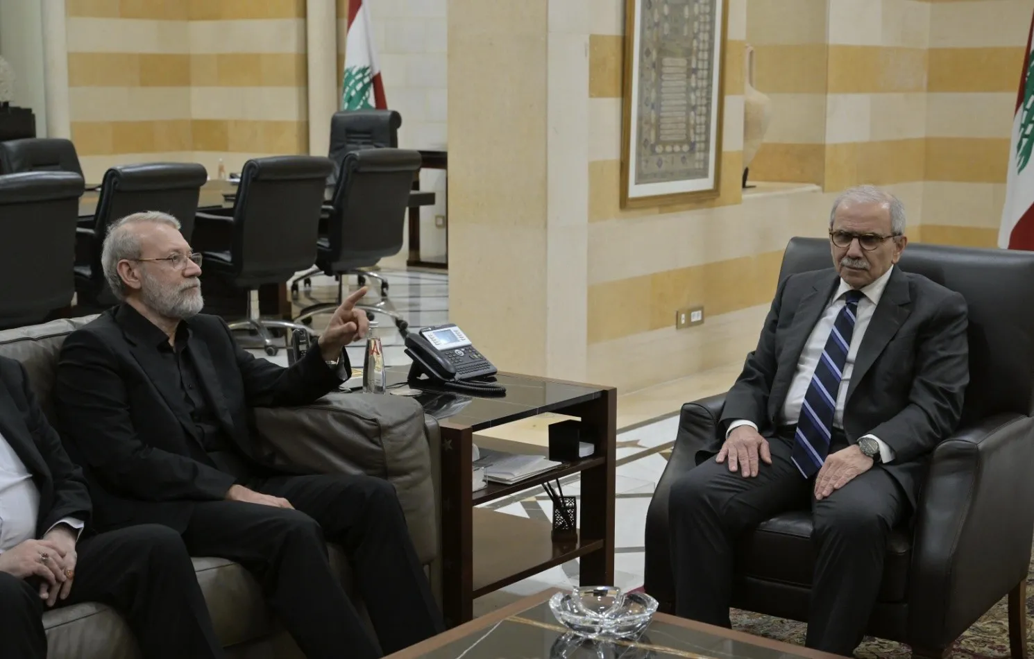 اجتماع بارد بين لاريجاني  وسلام الذي حذّر من التدخل في الشؤون اللبنانية