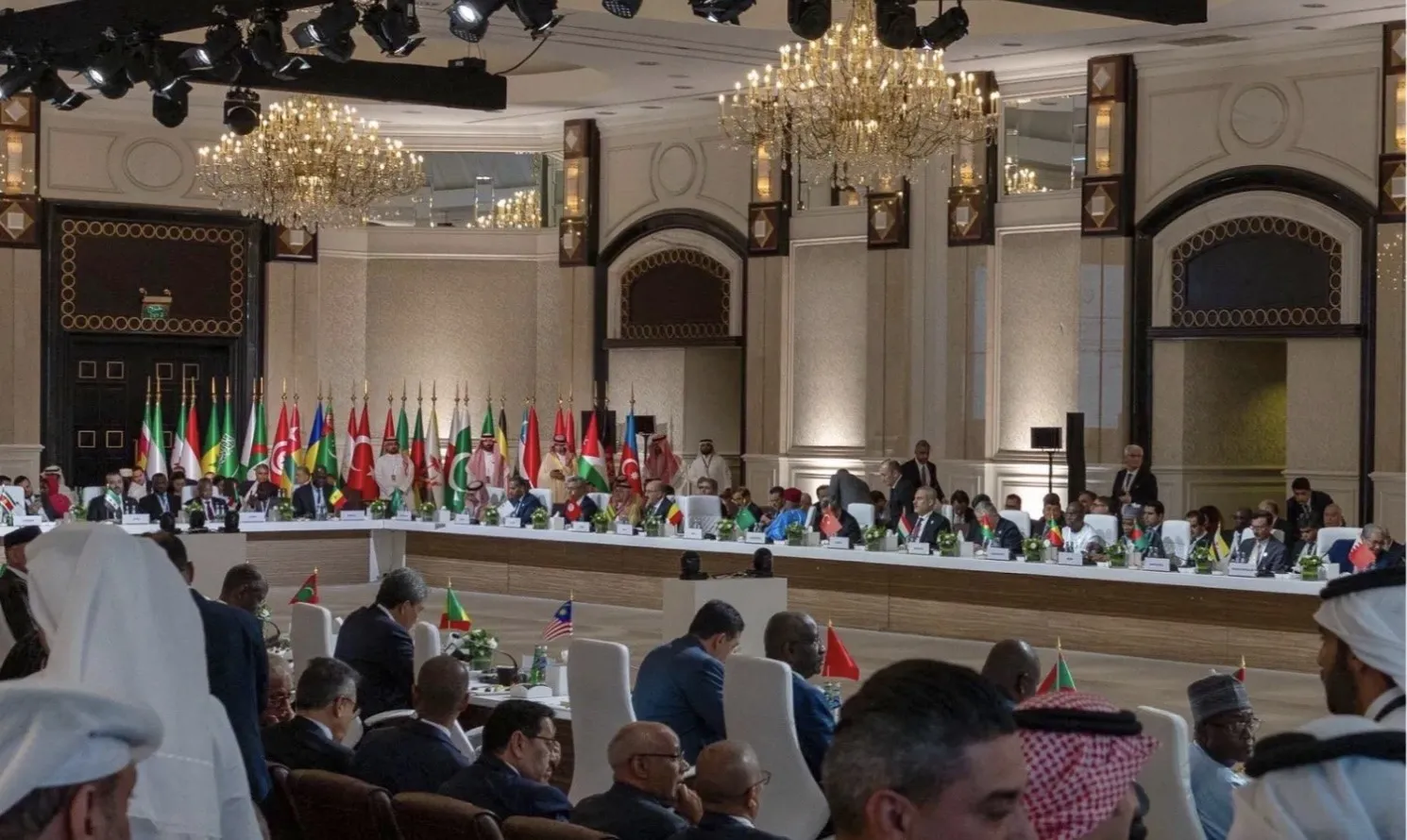 قمة الدوحة بين التضامن مع قطر والاستياء من العدوان الاسرائيل